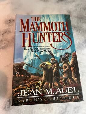 The Mammoth Hunters Jean M Auel HC DJ Signed 1985 Crown Earth’s Children Book
